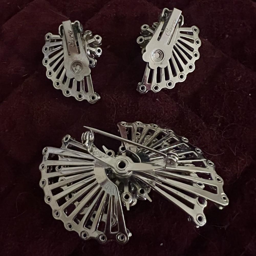 Coro Elegant Silver Crystal Fan Earrings and Matching Broach - Picture 2 of 9